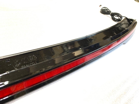 VOLKSWAGEN PASSAT B8 IÇIN UYUMLU LED SPOILER (PIANO BLACK)
